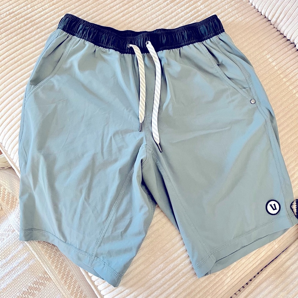 Vuori 2 in 1 Shorts Small
